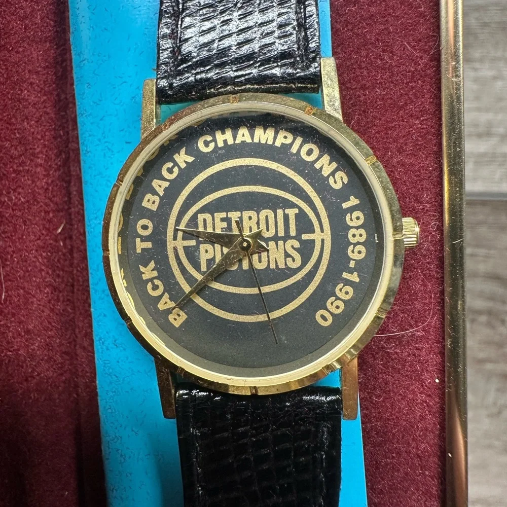 Rare/Vintage Commemorative Watch Celebrating the Detroit Pistons B2B Champs89-90